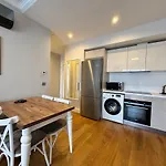 новая стильная у площади таксим, панорамная терраса на крыше Apartamento