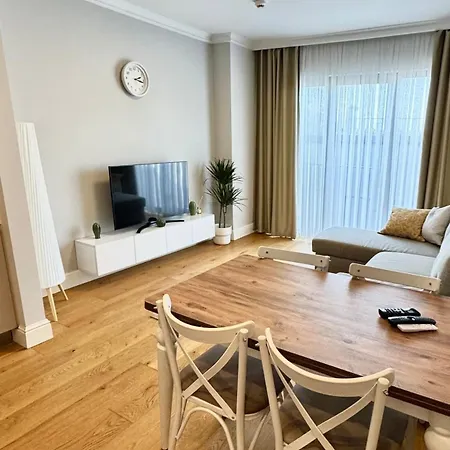 новая стильная у площади таксим, панорамная терраса на крыше Apartment
