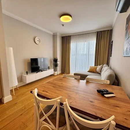 новая стильная у площади таксим, панорамная терраса на крыше Apartment